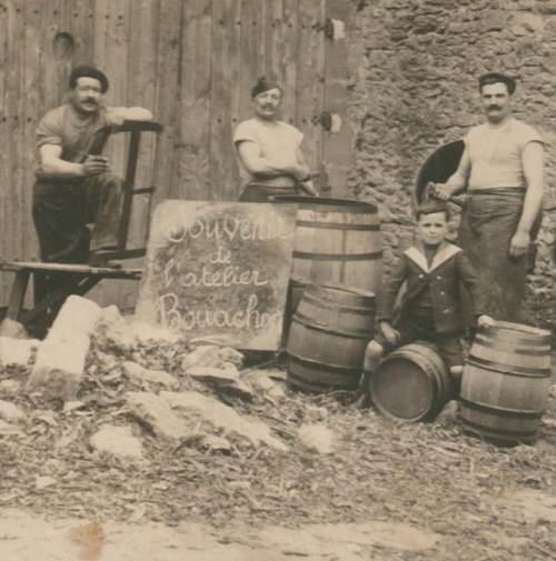 dégustation de vins et chocolats sur une table en bois